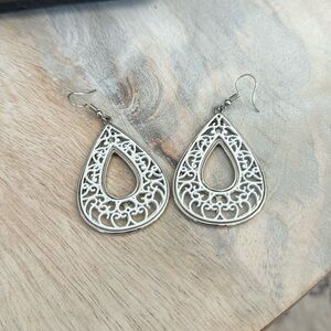 Pretty hanging earrings